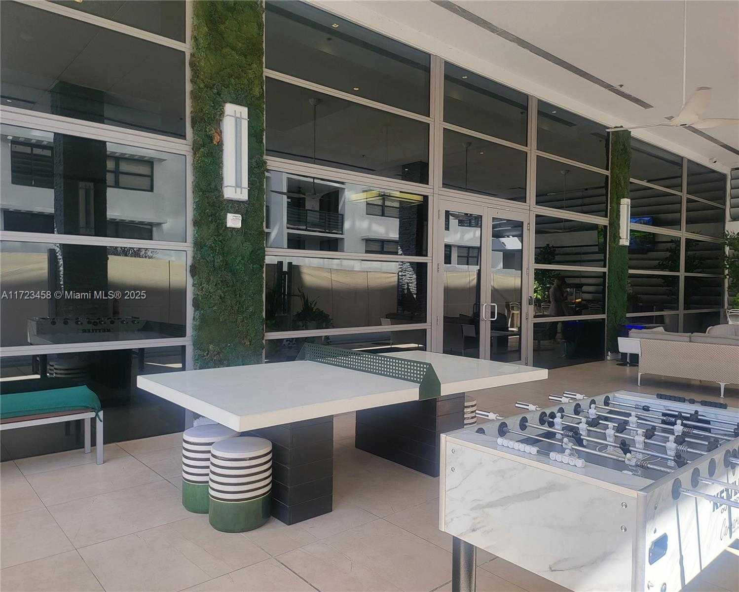 Small Image of 5875 COLLINS AVE #806, Miami Beach Number 29