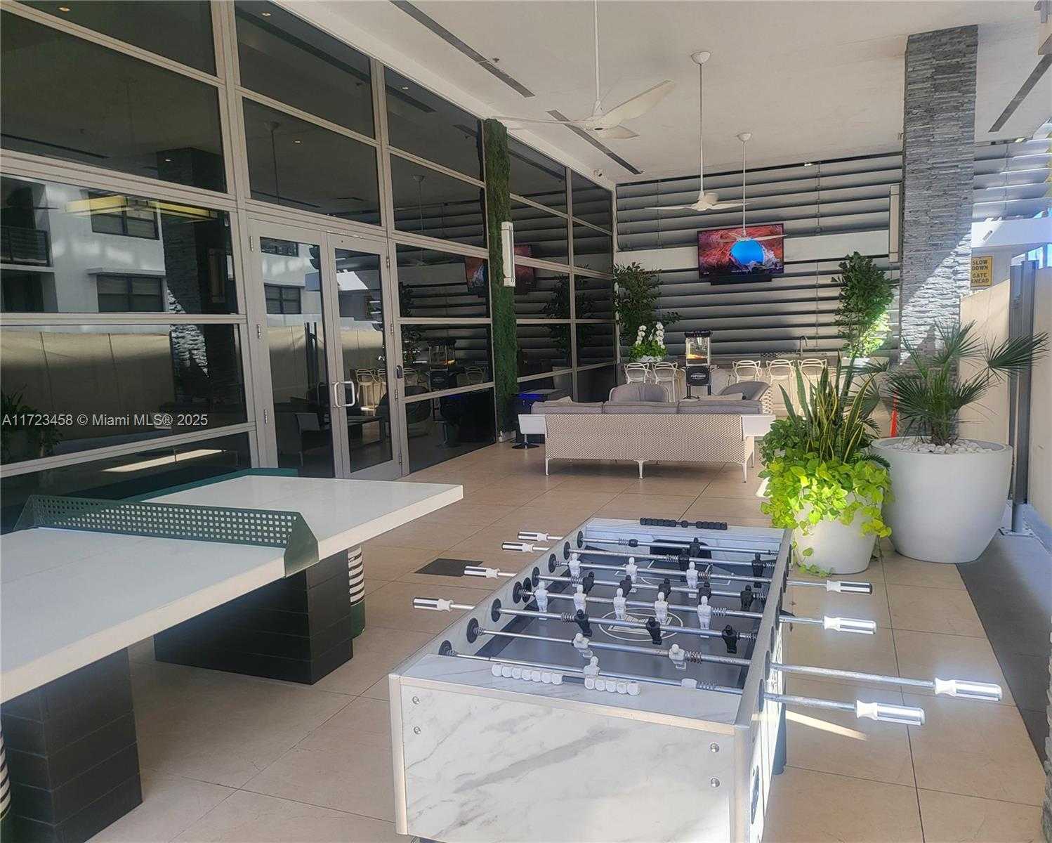 Small Image of 5875 COLLINS AVE #806, Miami Beach Number 30
