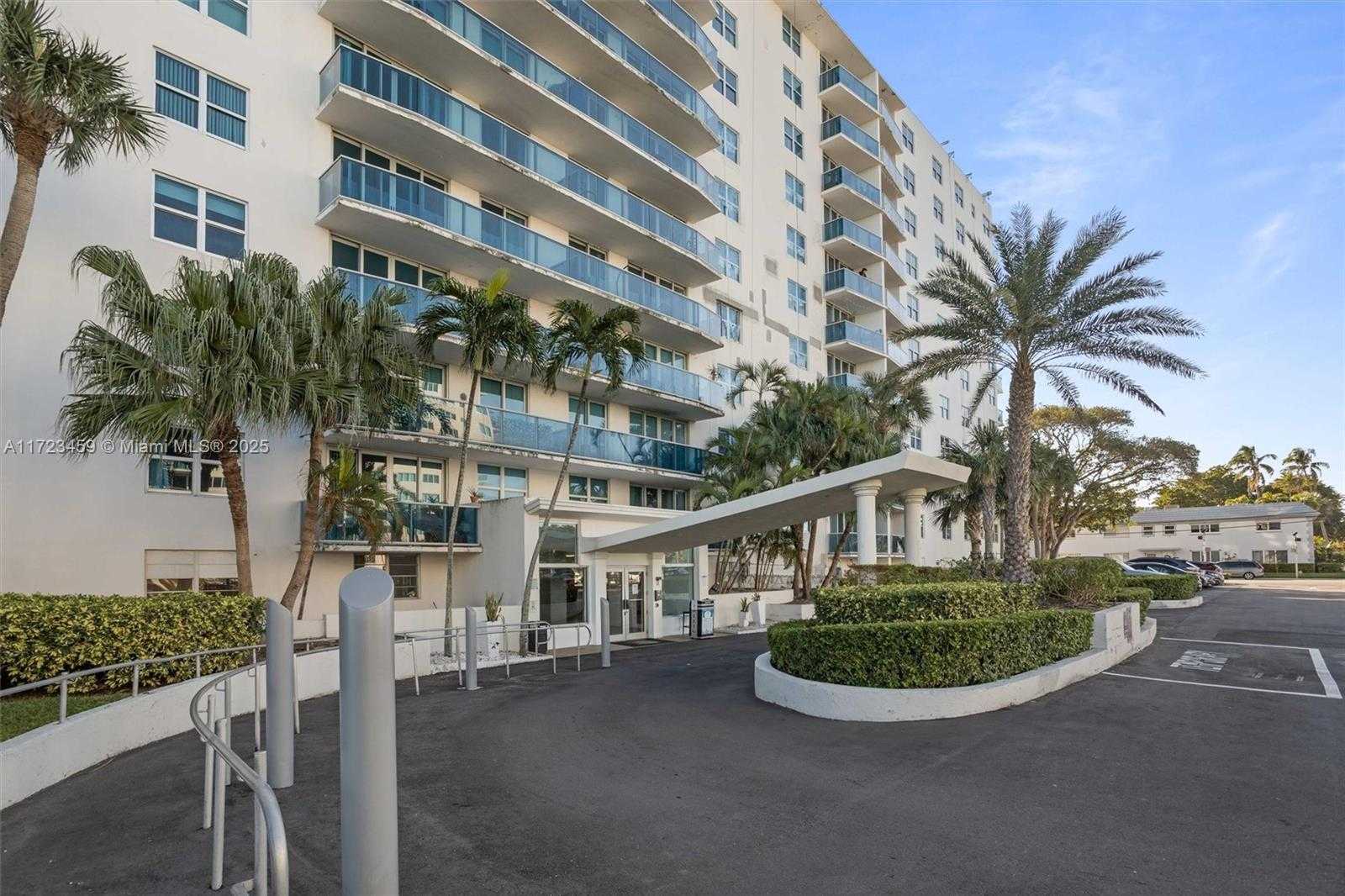 Small Image of 7501 EAST TREASURE DR #2L, North Bay Village Number 12