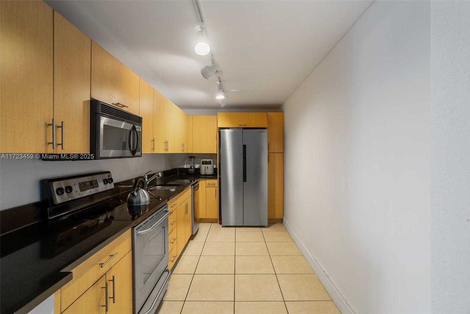 Small Image of 7501 EAST TREASURE DR #2L, North Bay Village Number 9