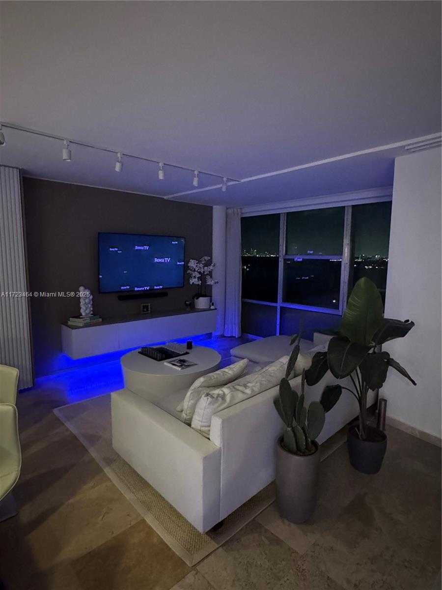 Small Image of 900 #819, Miami Beach Number 13