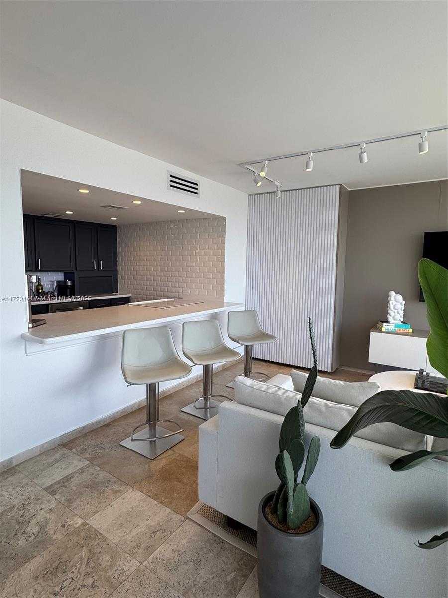 Small Image of 900 #819, Miami Beach Number 2