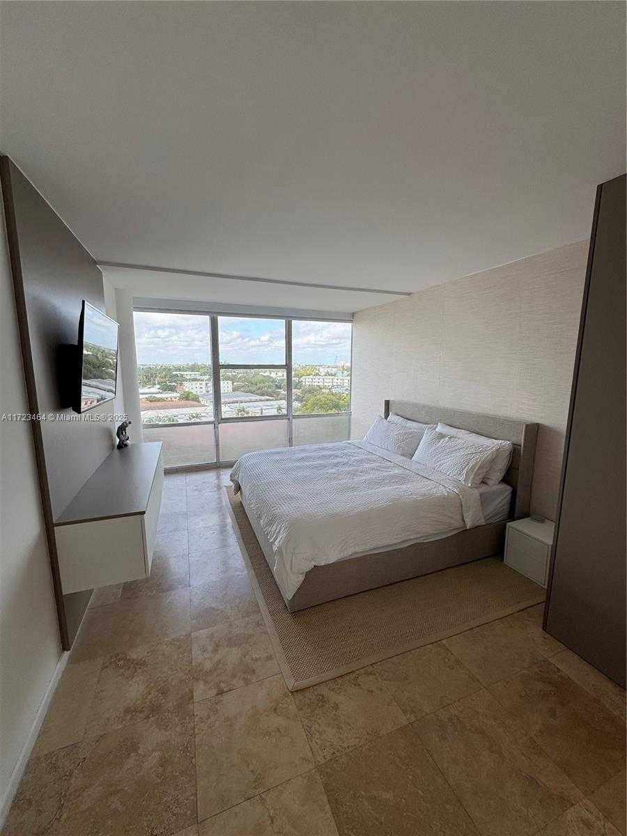 Small Image of 900 #819, Miami Beach Number 4