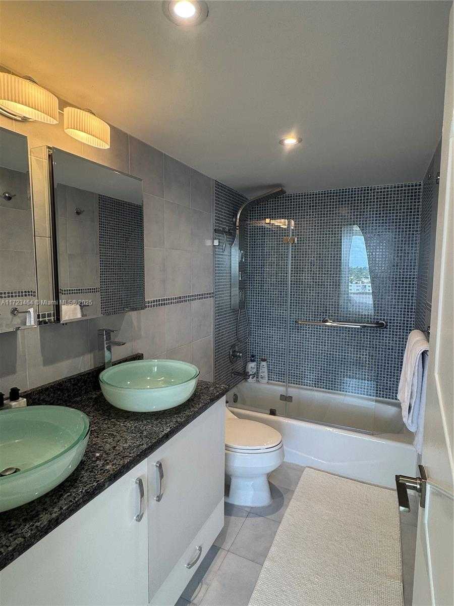 Small Image of 900 #819, Miami Beach Number 7