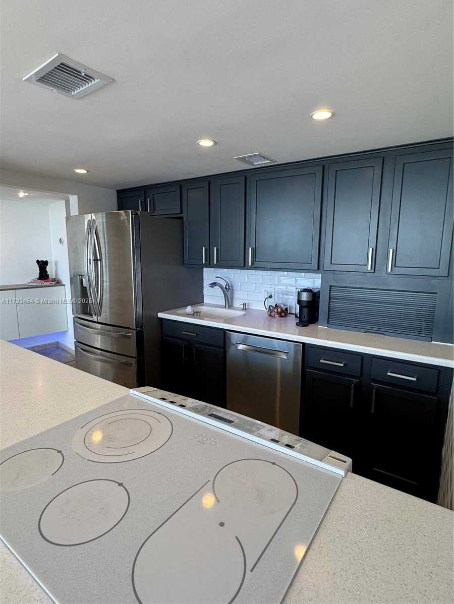 Small Image of 900 #819, Miami Beach Number 8