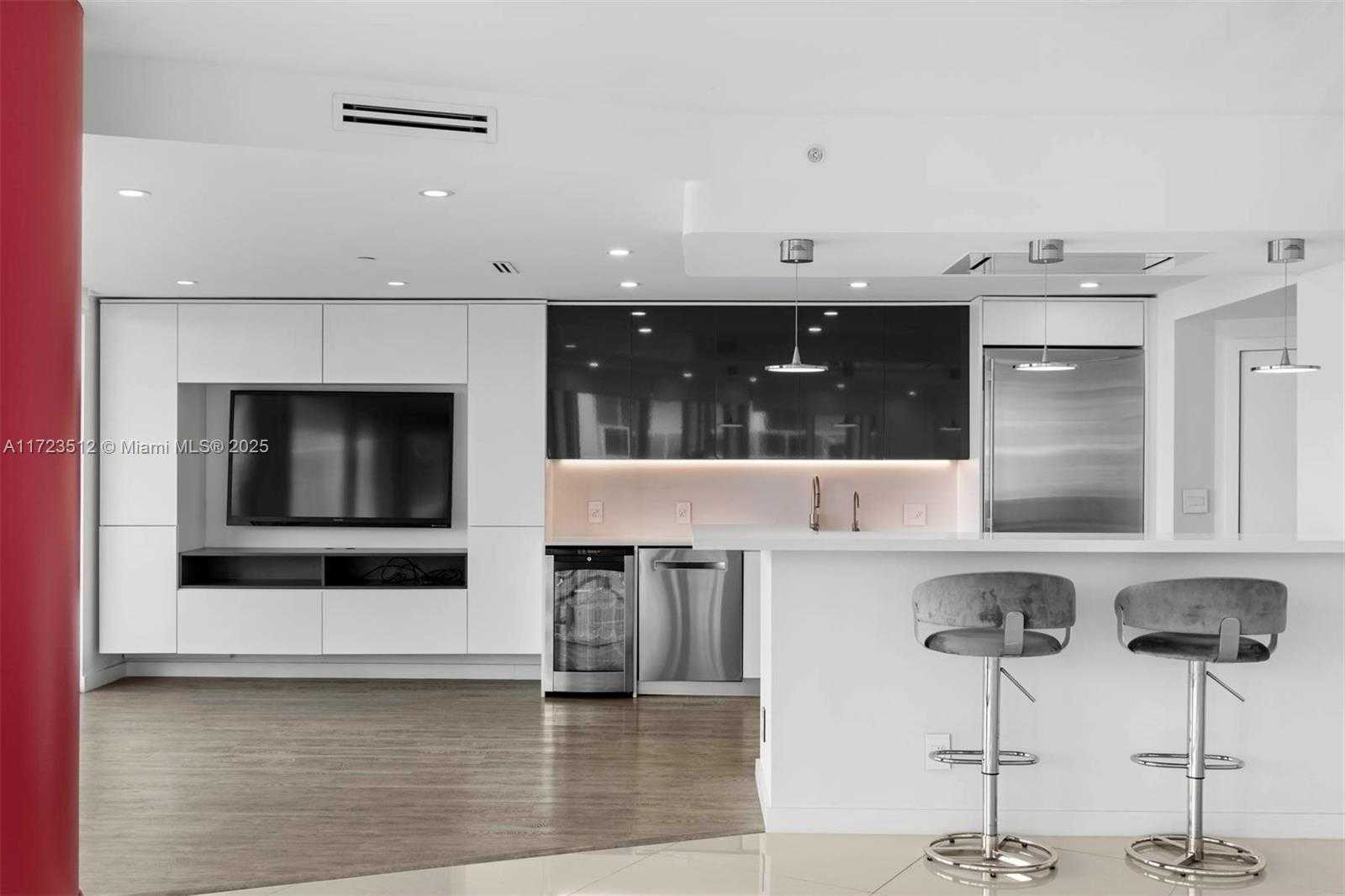Small Image of 2127 BRICKELL AVE #1701, Miami Number 7