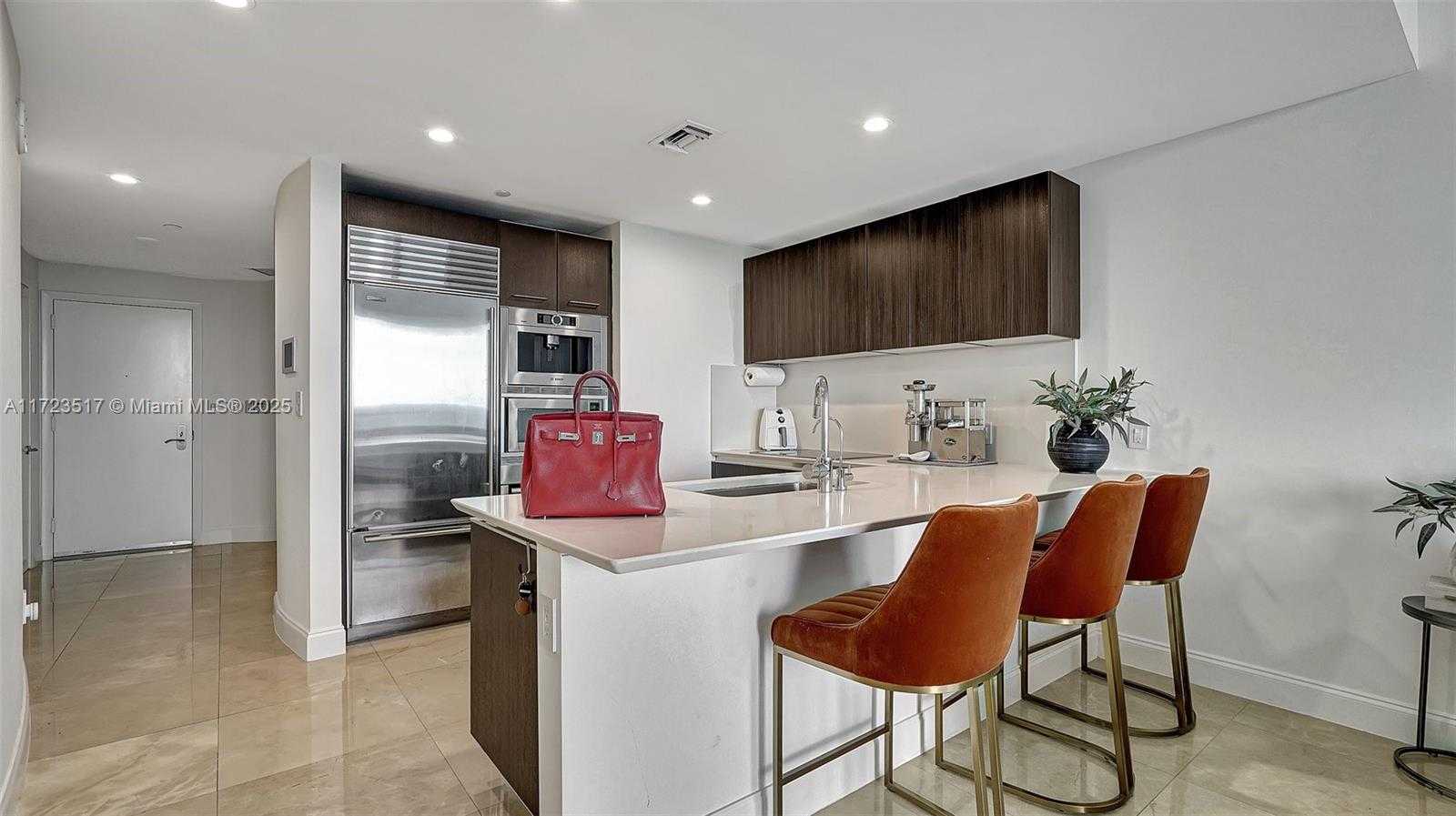 Small Image of 17001 Collins Ave, Sunny Isles Beach, FL 33160, USA Number 11