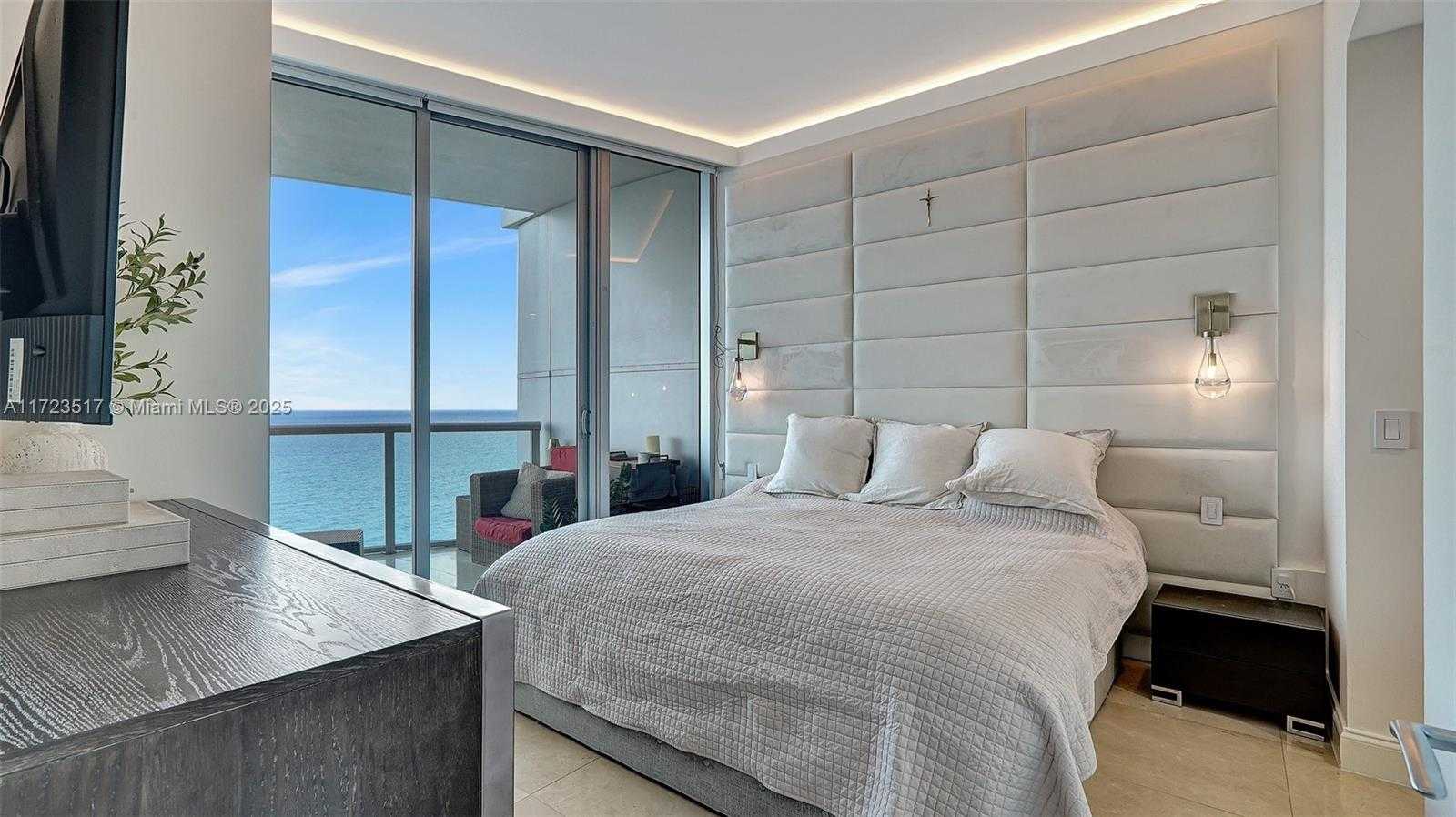Small Image of 17001 Collins Ave, Sunny Isles Beach, FL 33160, USA Number 17