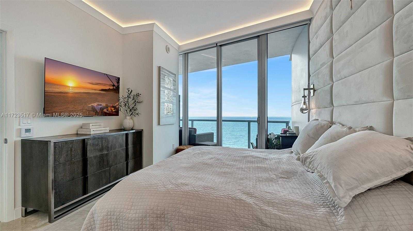 Small Image of 17001 Collins Ave, Sunny Isles Beach, FL 33160, USA Number 18