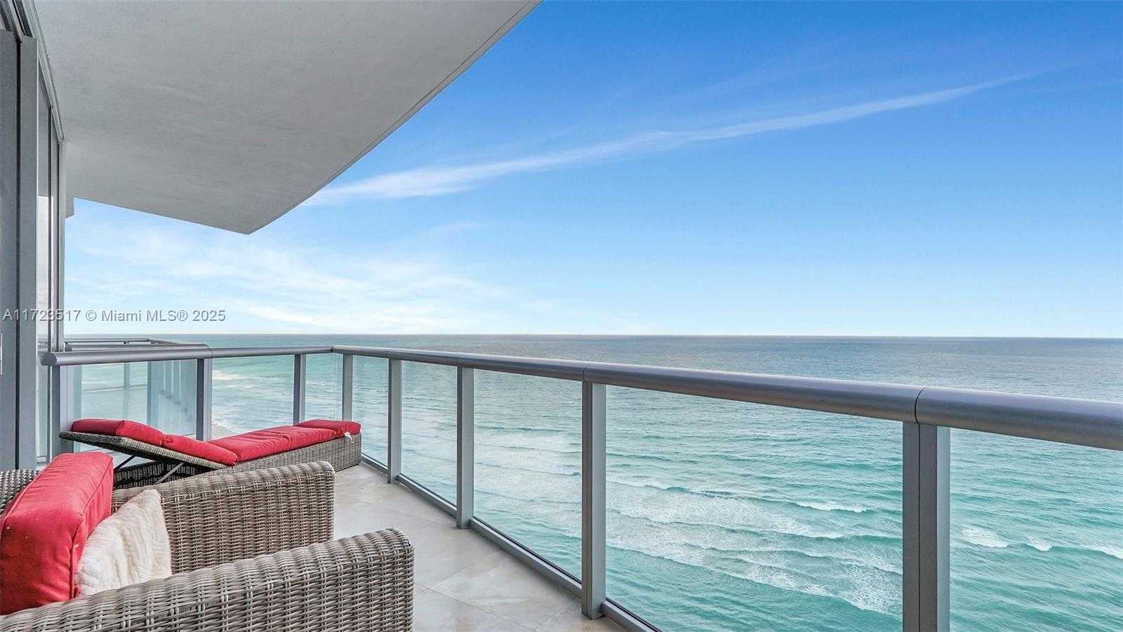 Small Image of 17001 Collins Ave, Sunny Isles Beach, FL 33160, USA Number 2
