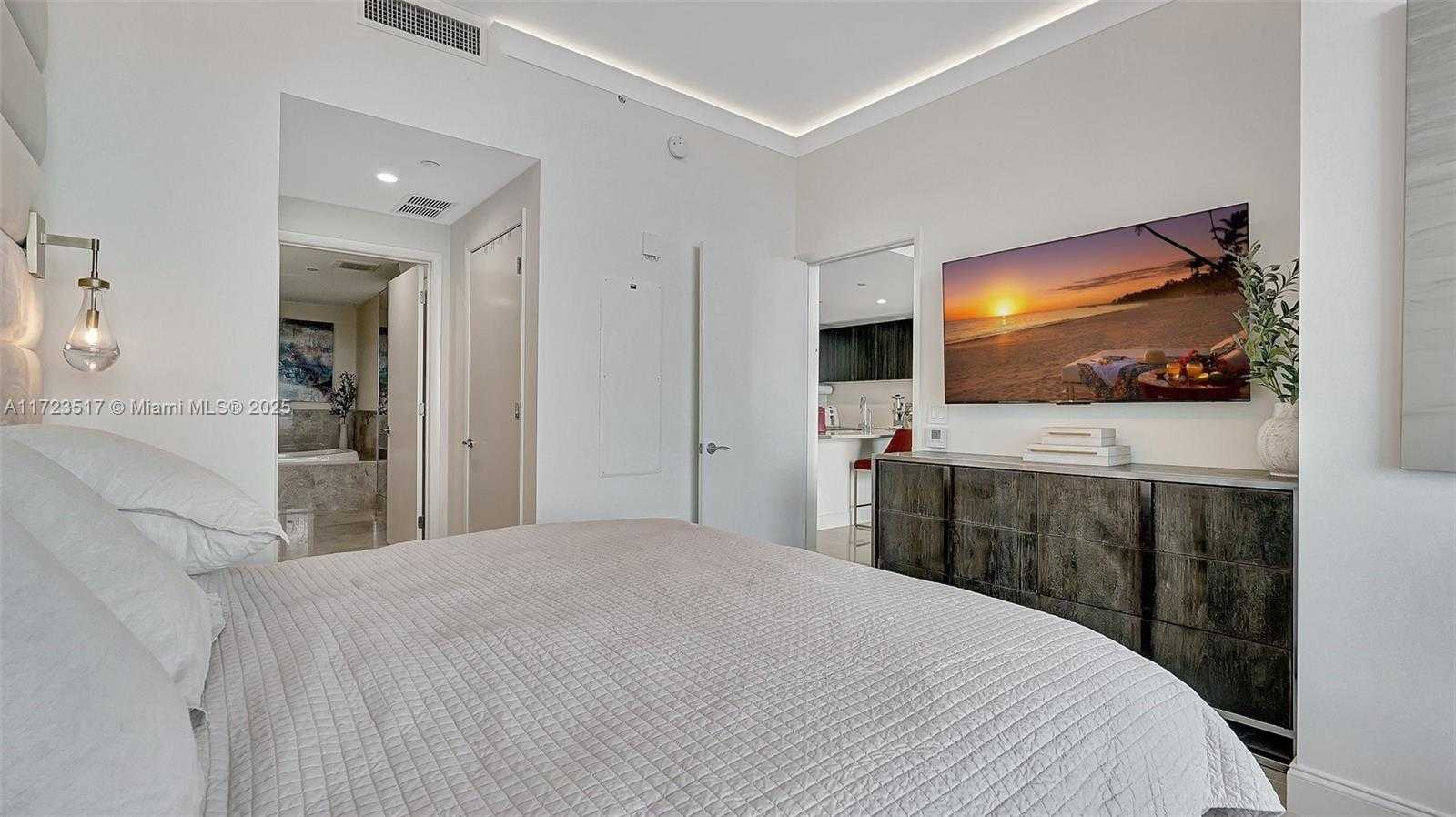 Small Image of 17001 Collins Ave, Sunny Isles Beach, FL 33160, USA Number 20