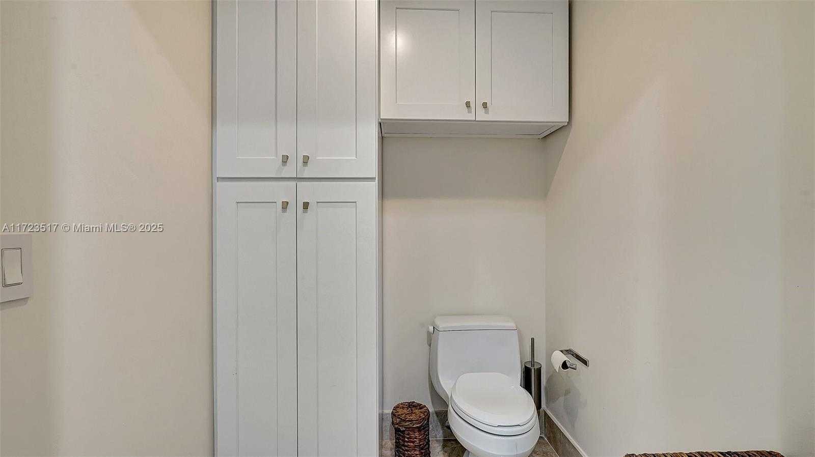 Small Image of 17001 Collins Ave, Sunny Isles Beach, FL 33160, USA Number 26