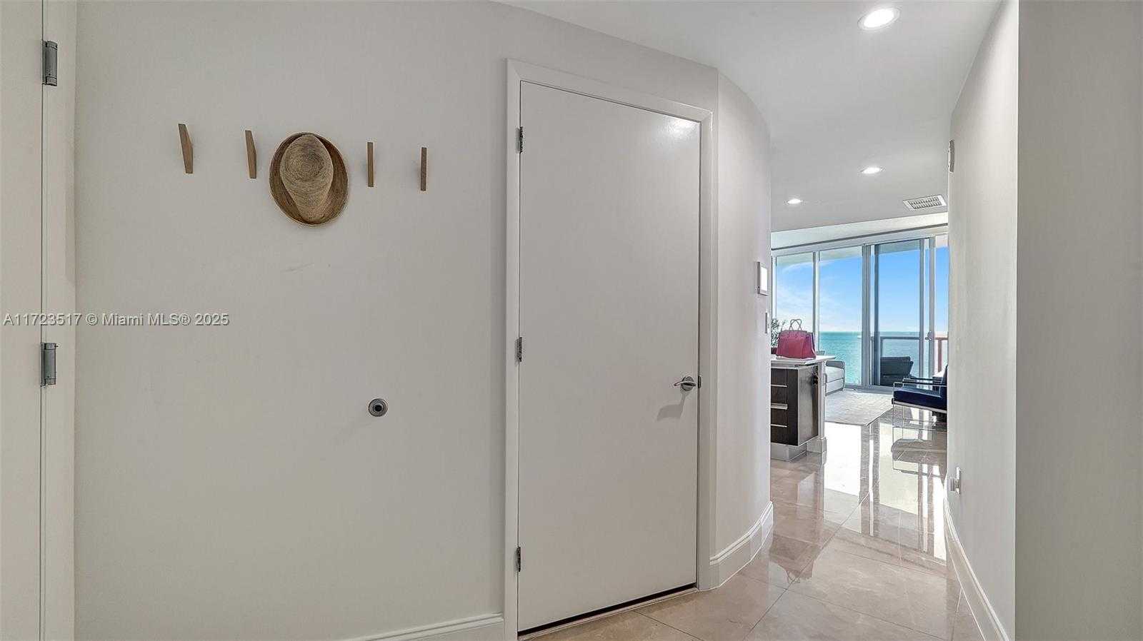 Small Image of 17001 Collins Ave, Sunny Isles Beach, FL 33160, USA Number 30