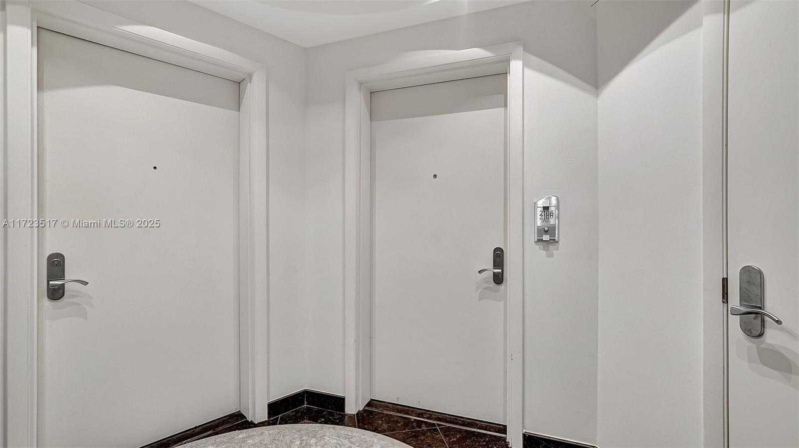 Small Image of 17001 Collins Ave, Sunny Isles Beach, FL 33160, USA Number 31