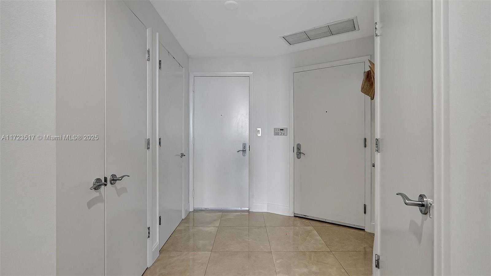 Small Image of 17001 Collins Ave, Sunny Isles Beach, FL 33160, USA Number 32