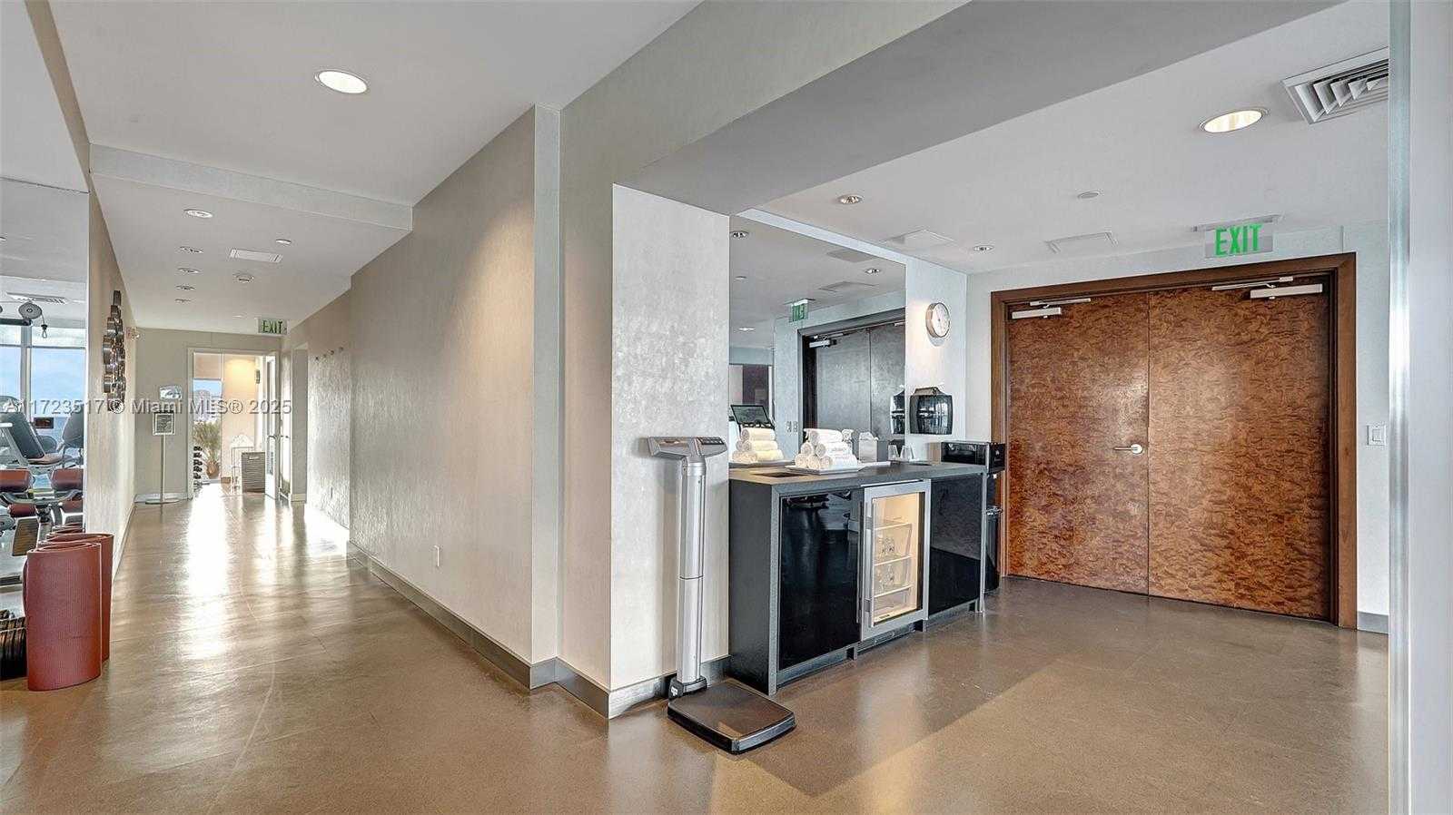 Small Image of 17001 Collins Ave, Sunny Isles Beach, FL 33160, USA Number 42
