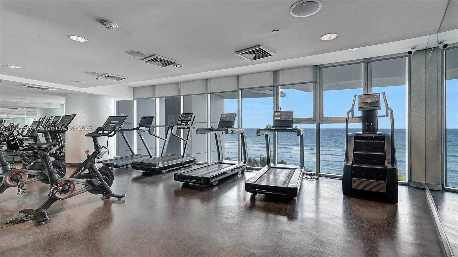 Small Image of 17001 Collins Ave, Sunny Isles Beach, FL 33160, USA Number 43