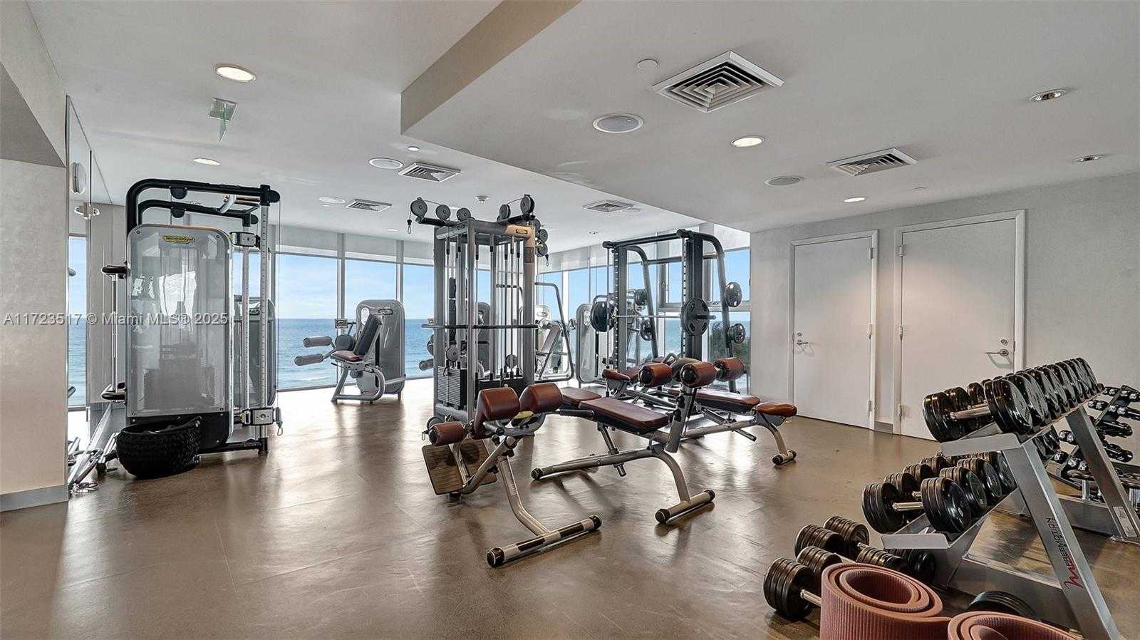 Small Image of 17001 Collins Ave, Sunny Isles Beach, FL 33160, USA Number 44