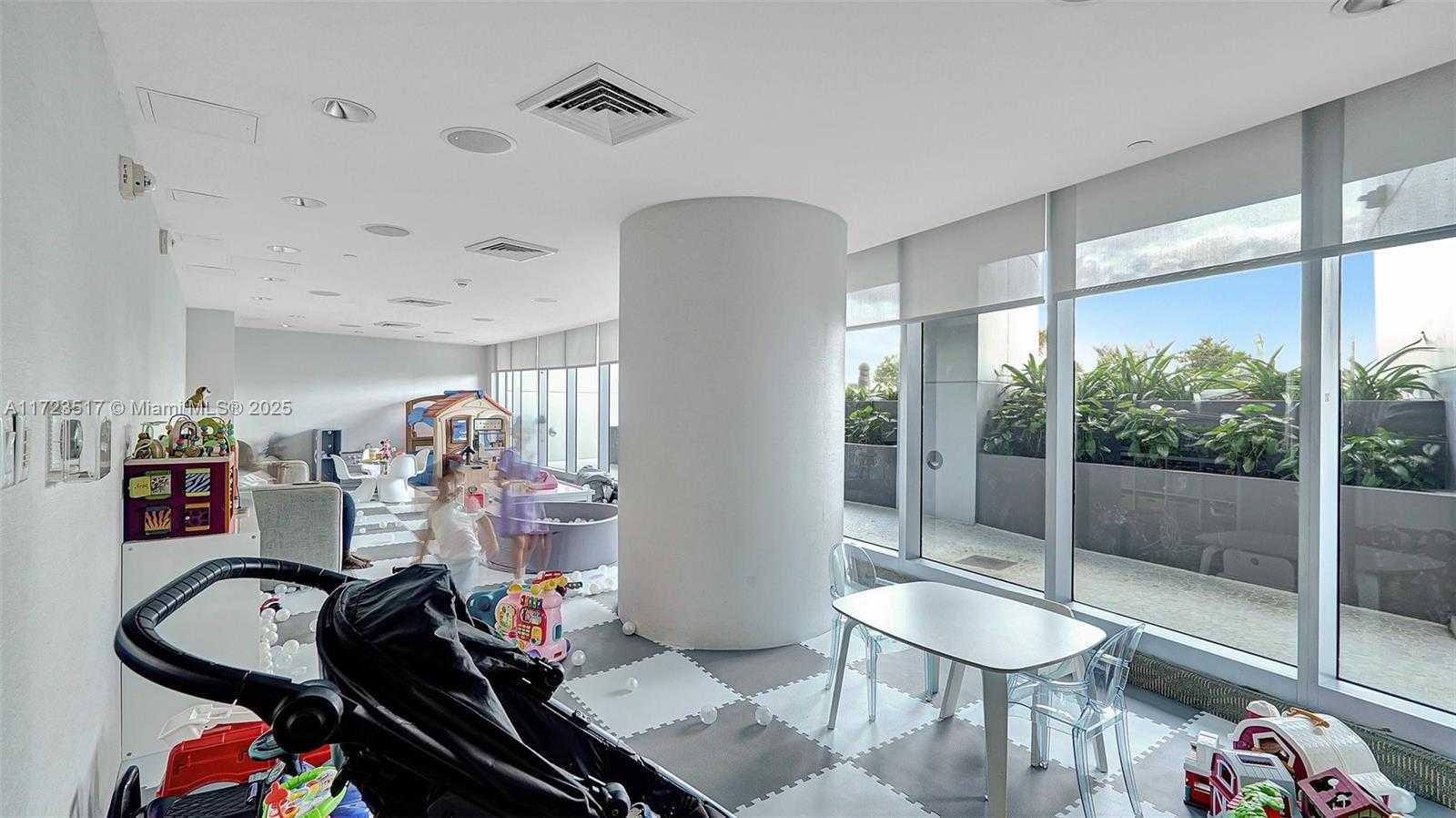Small Image of 17001 Collins Ave, Sunny Isles Beach, FL 33160, USA Number 51