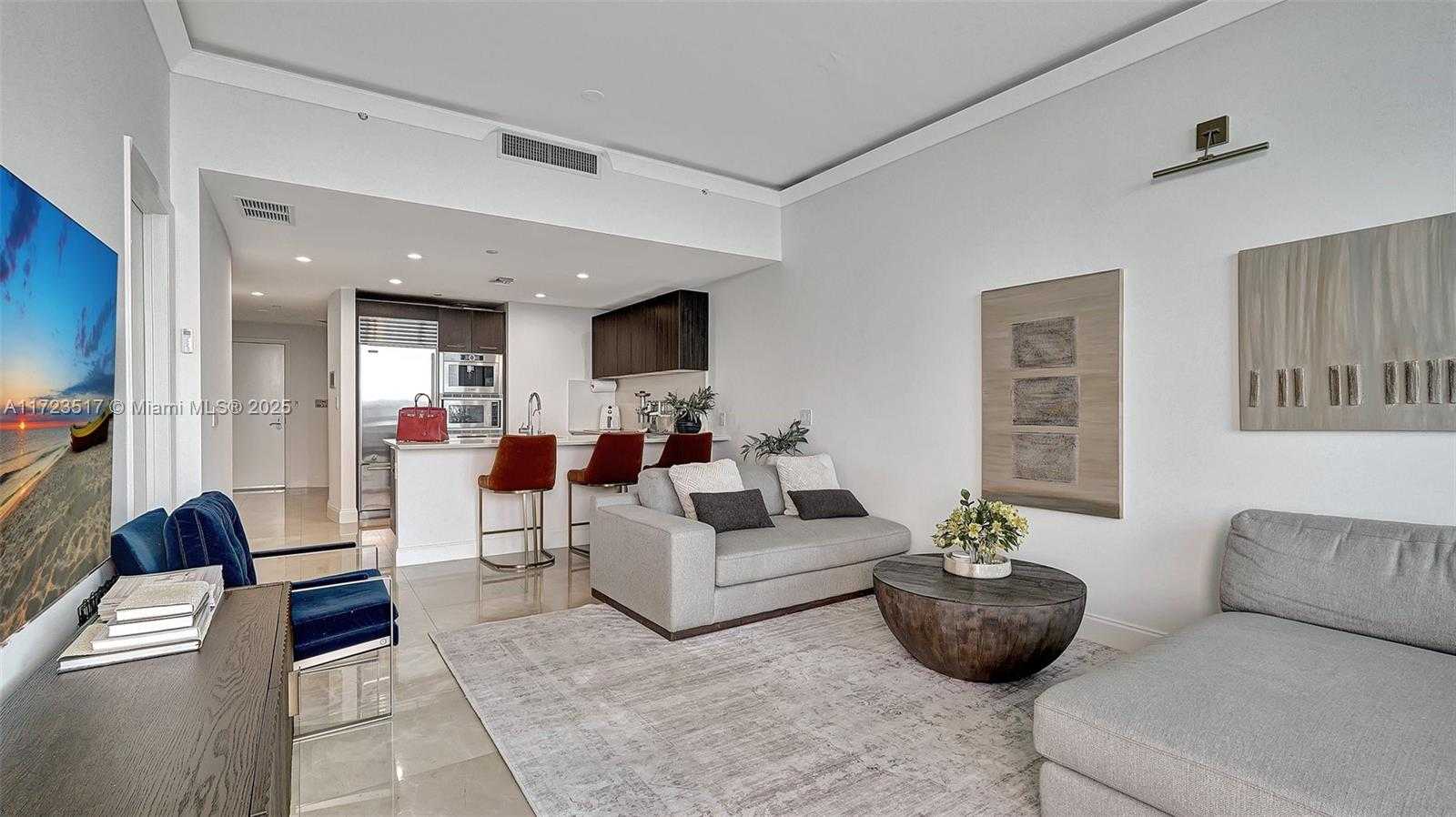 Small Image of 17001 Collins Ave, Sunny Isles Beach, FL 33160, USA Number 9