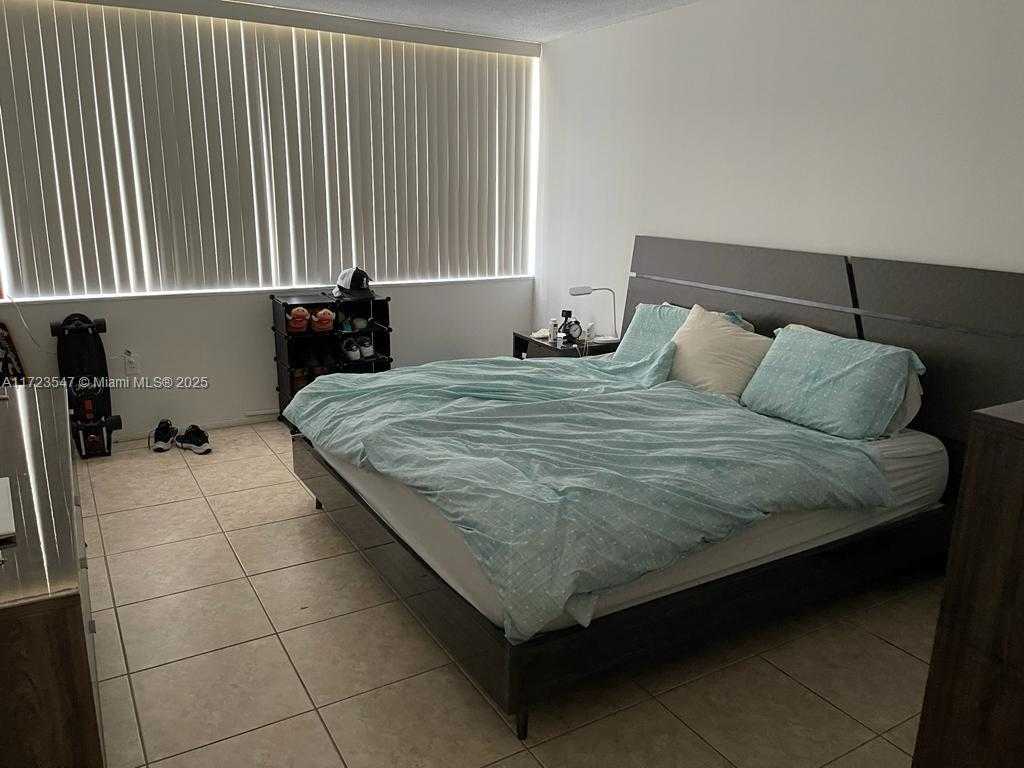 Small Image of 18071 Biscayne Blvd, Aventura, FL 33160, USA Number 8