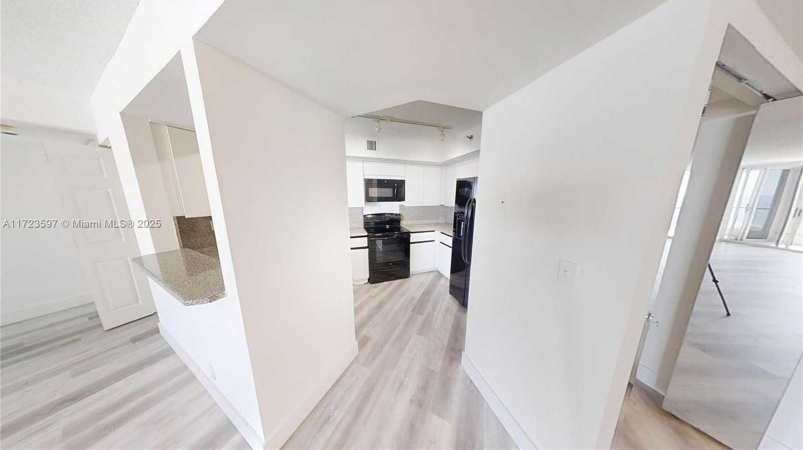 Small Image of 6767 COLLINS AVE #1402, Miami Beach Number 15