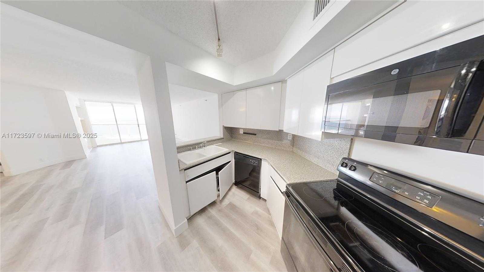 Small Image of 6767 COLLINS AVE #1402, Miami Beach Number 16
