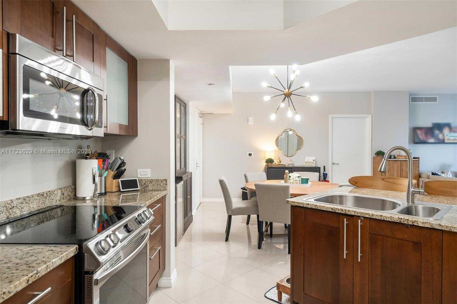 Small Image of 20000 E Country Club Dr, Aventura, FL 33180, USA Number 14