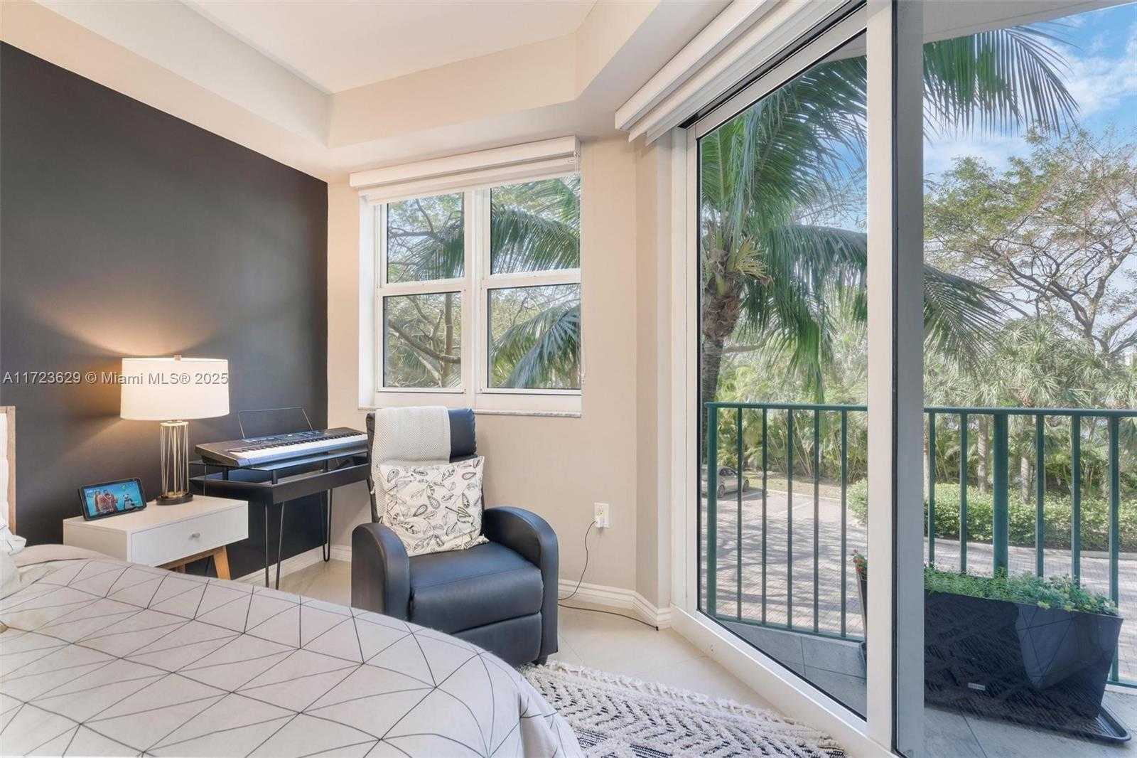 Small Image of 20000 E Country Club Dr, Aventura, FL 33180, USA Number 19