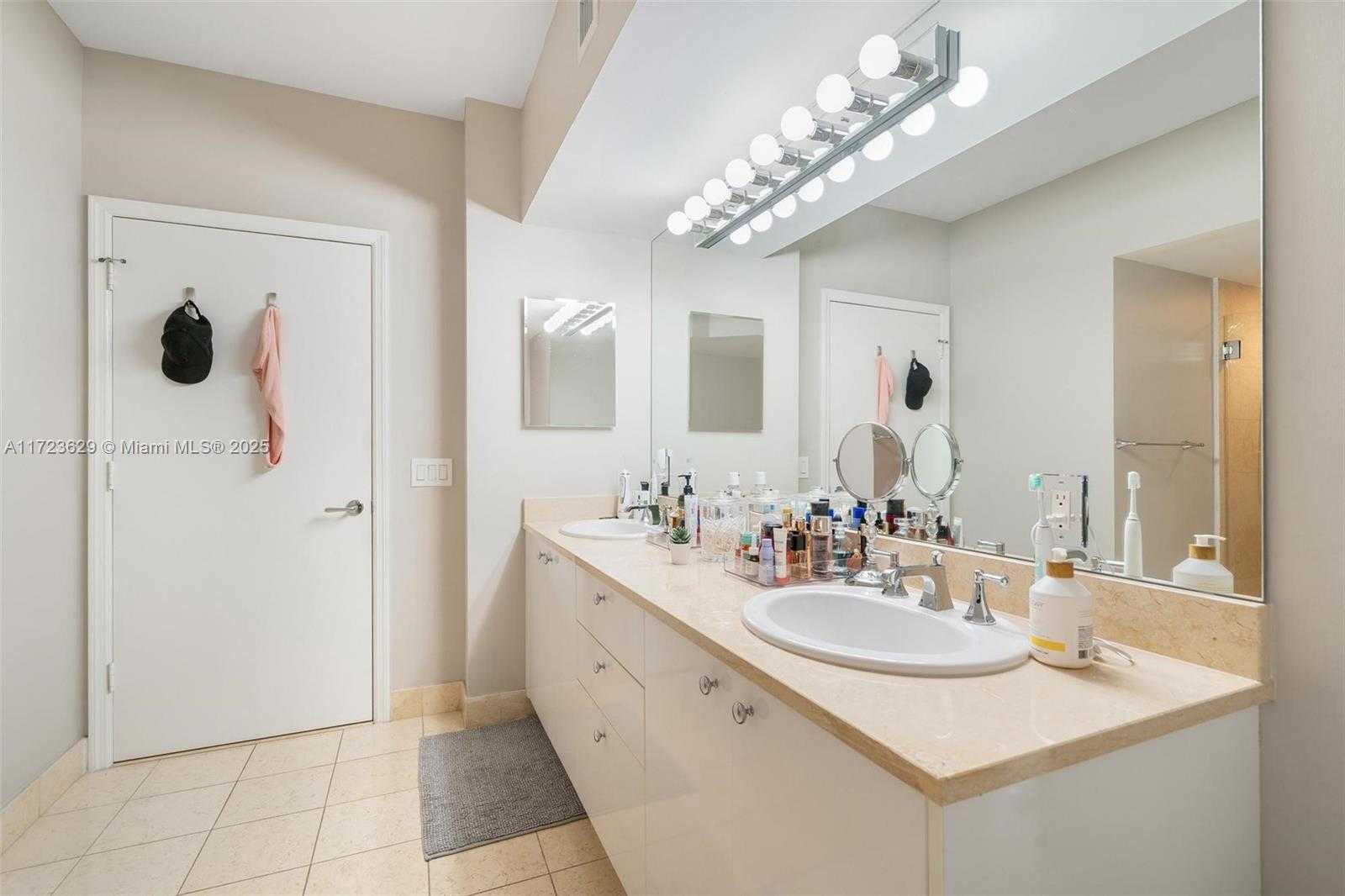 Small Image of 20000 E Country Club Dr, Aventura, FL 33180, USA Number 23