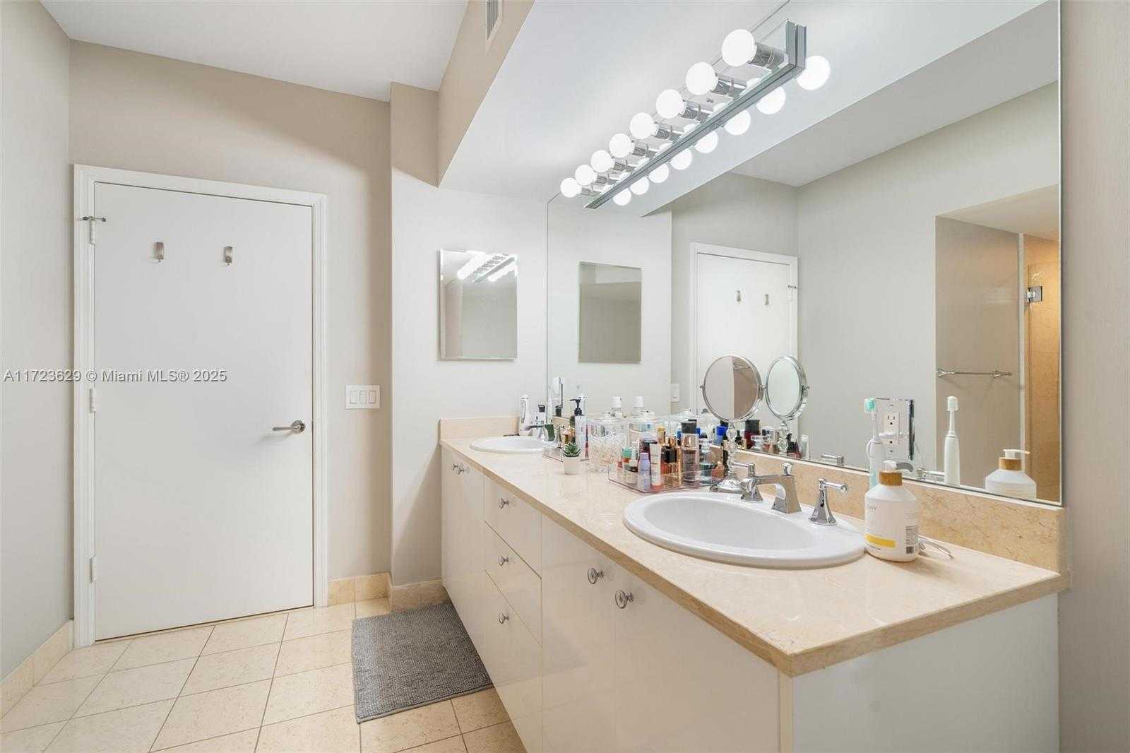 Small Image of 20000 E Country Club Dr, Aventura, FL 33180, USA Number 24
