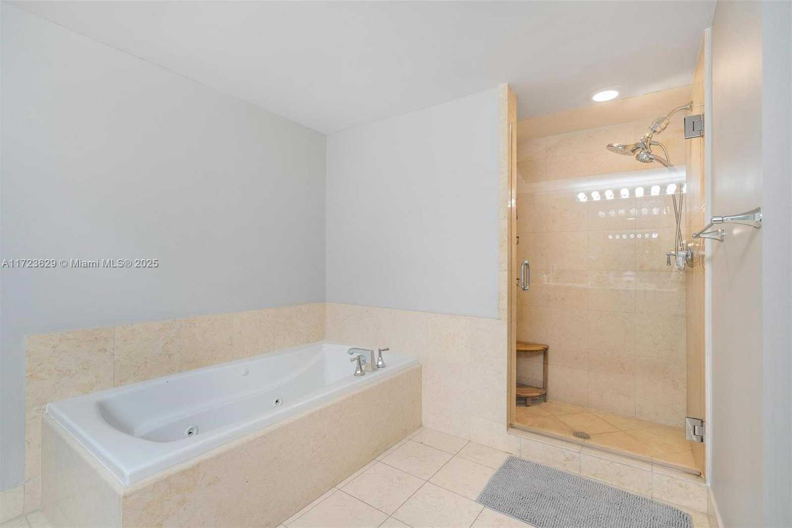 Small Image of 20000 E Country Club Dr, Aventura, FL 33180, USA Number 25