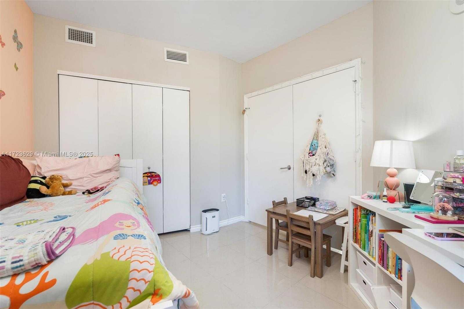 Small Image of 20000 E Country Club Dr, Aventura, FL 33180, USA Number 32