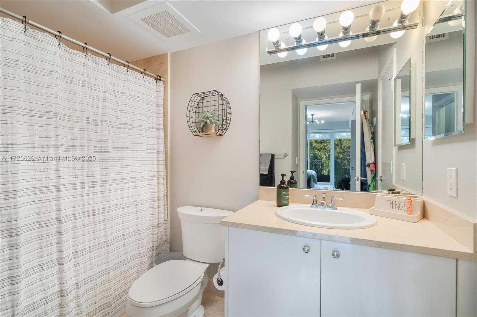 Small Image of 20000 E Country Club Dr, Aventura, FL 33180, USA Number 35