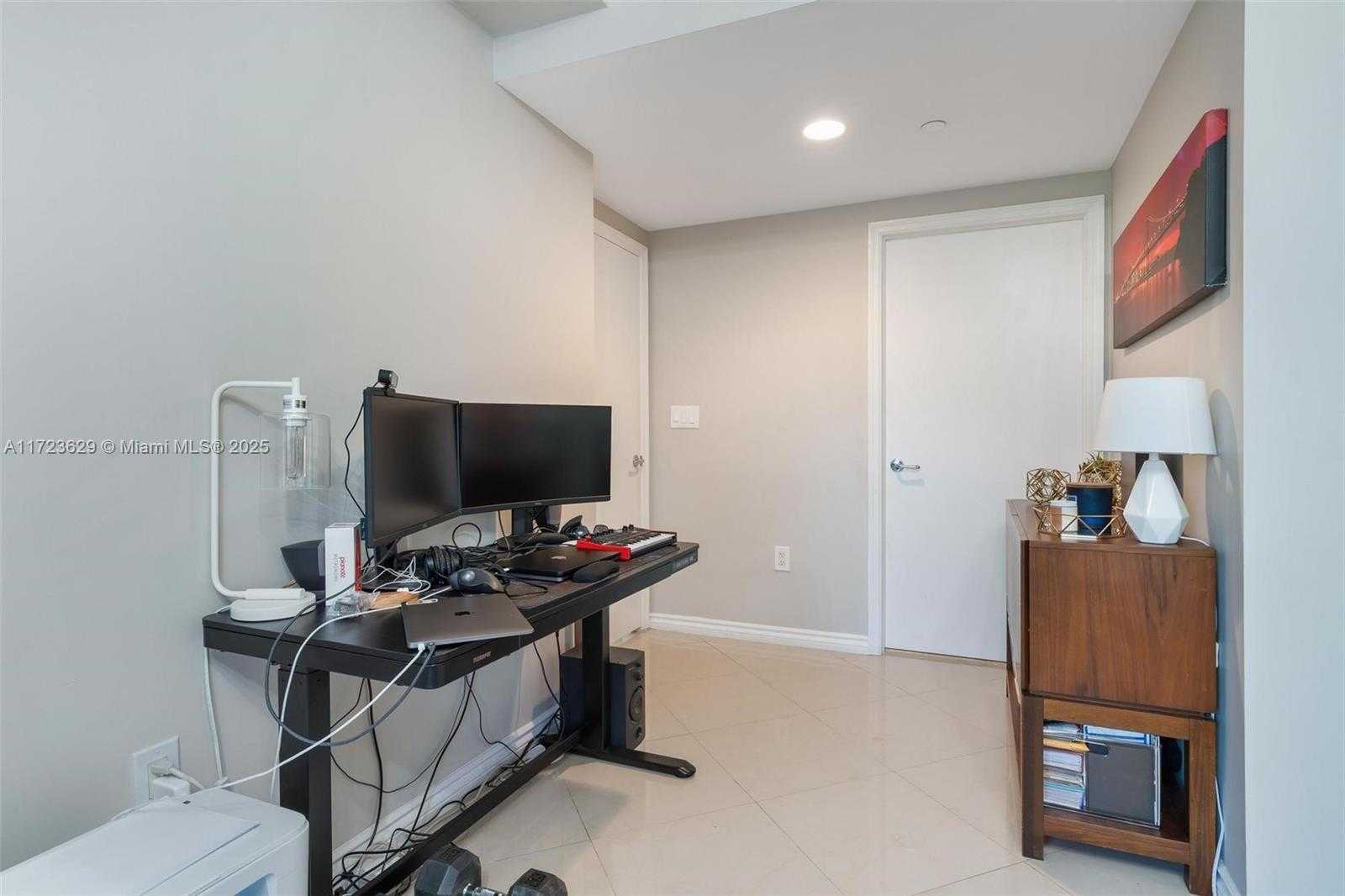 Small Image of 20000 E Country Club Dr, Aventura, FL 33180, USA Number 36