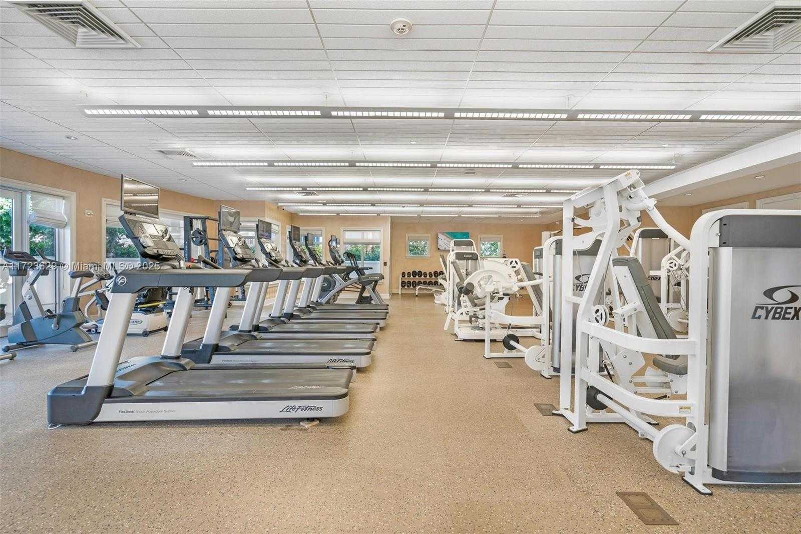 Small Image of 20000 E Country Club Dr, Aventura, FL 33180, USA Number 42