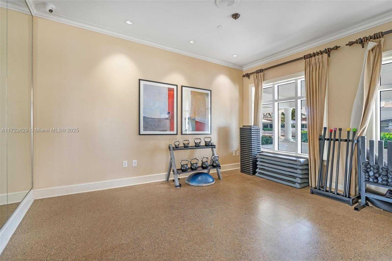 Small Image of 20000 E Country Club Dr, Aventura, FL 33180, USA Number 43
