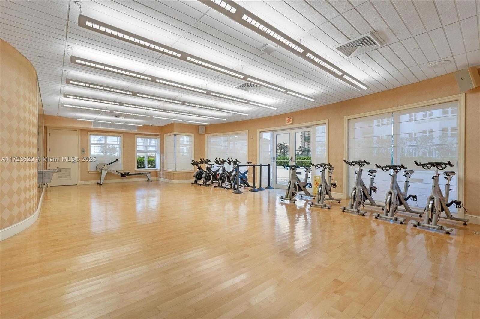 Small Image of 20000 E Country Club Dr, Aventura, FL 33180, USA Number 44