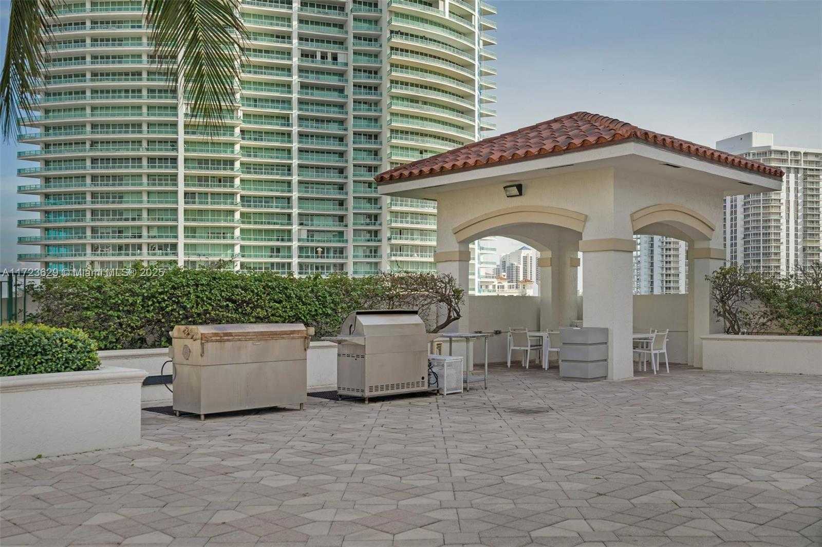 Small Image of 20000 E Country Club Dr, Aventura, FL 33180, USA Number 53