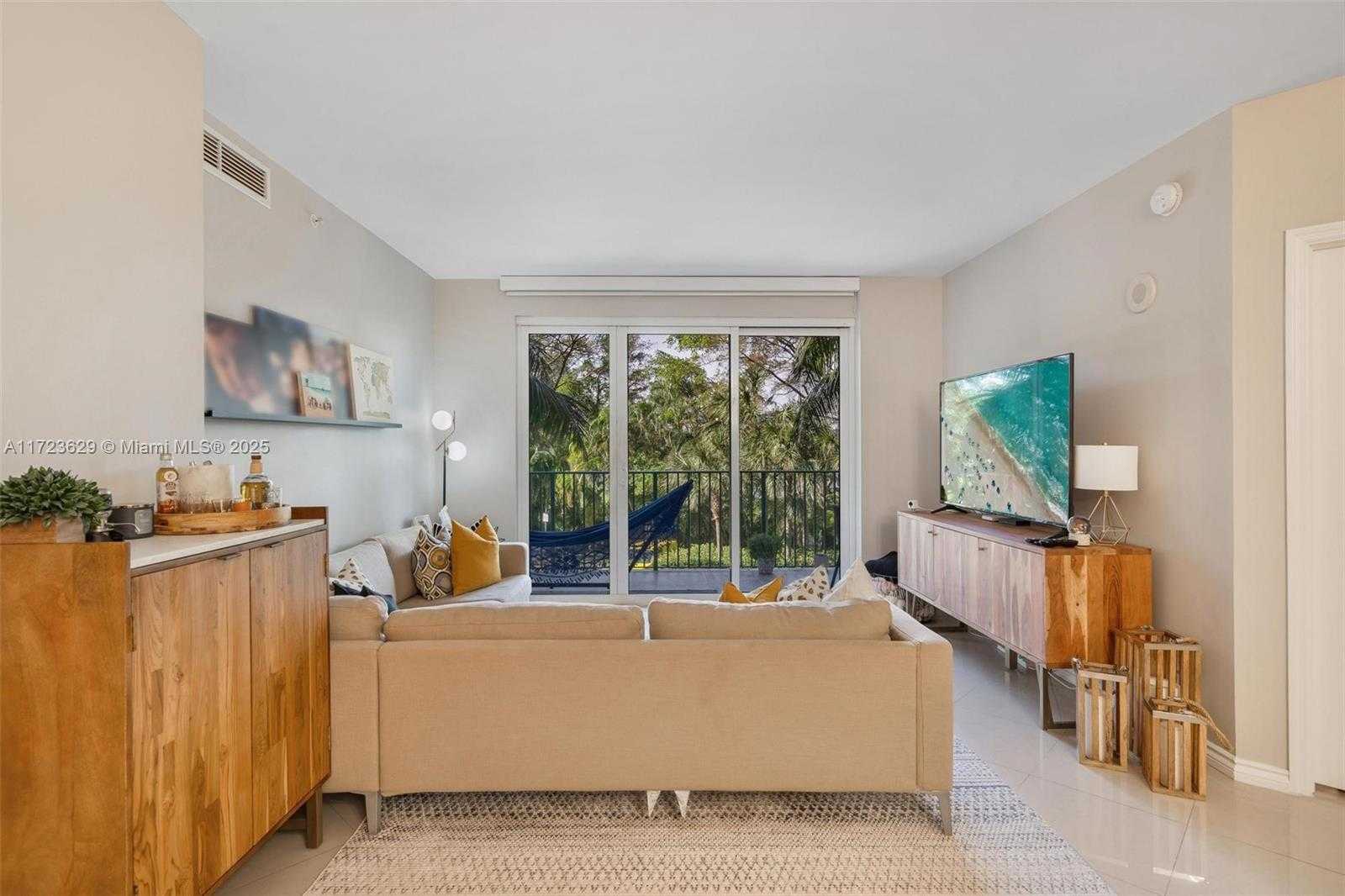 Small Image of 20000 E Country Club Dr, Aventura, FL 33180, USA Number 7