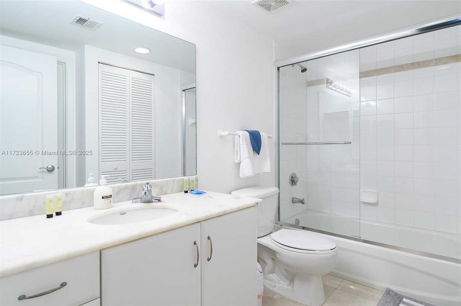 Small Image of 1200 BRICKELL BAY DR #4314, Miami Number 29