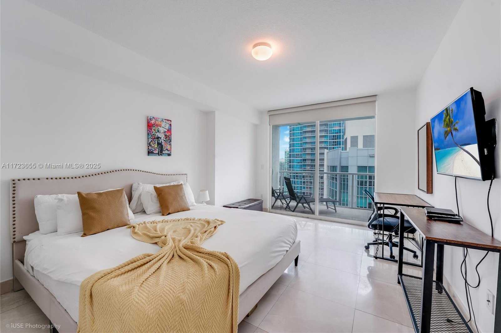 Small Image of 1200 BRICKELL BAY DR #4314, Miami Number 3