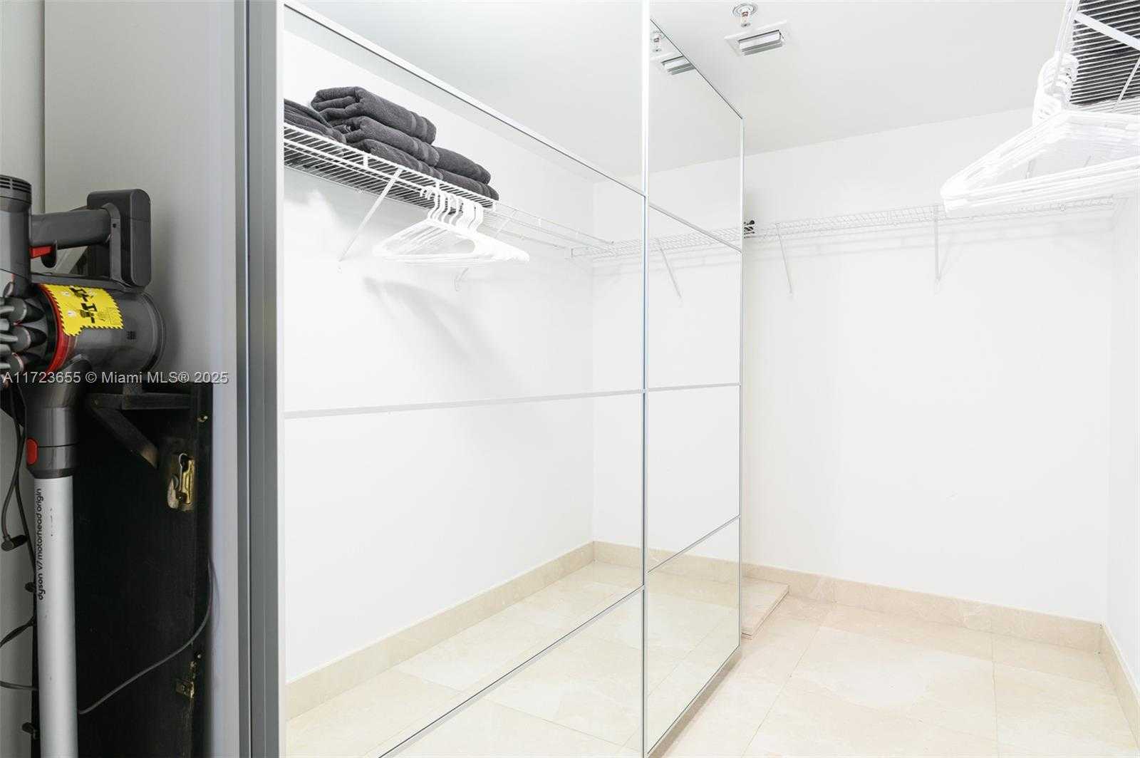 Small Image of 1200 BRICKELL BAY DR #4314, Miami Number 30