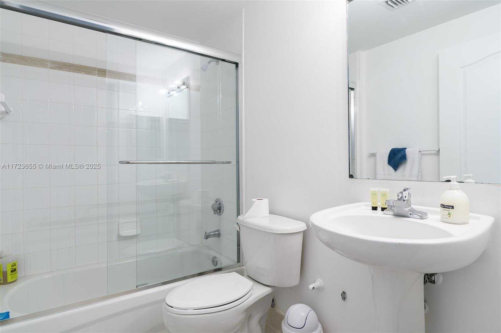 Small Image of 1200 BRICKELL BAY DR #4314, Miami Number 42