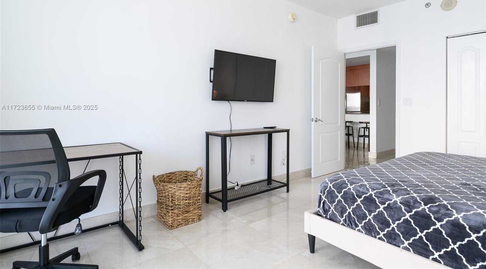 Small Image of 1200 BRICKELL BAY DR #4314, Miami Number 43