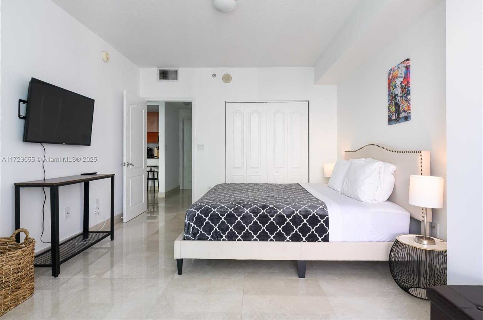 Small Image of 1200 BRICKELL BAY DR #4314, Miami Number 6