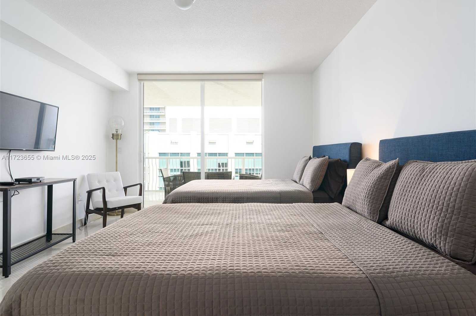 Small Image of 1200 BRICKELL BAY DR #4314, Miami Number 8