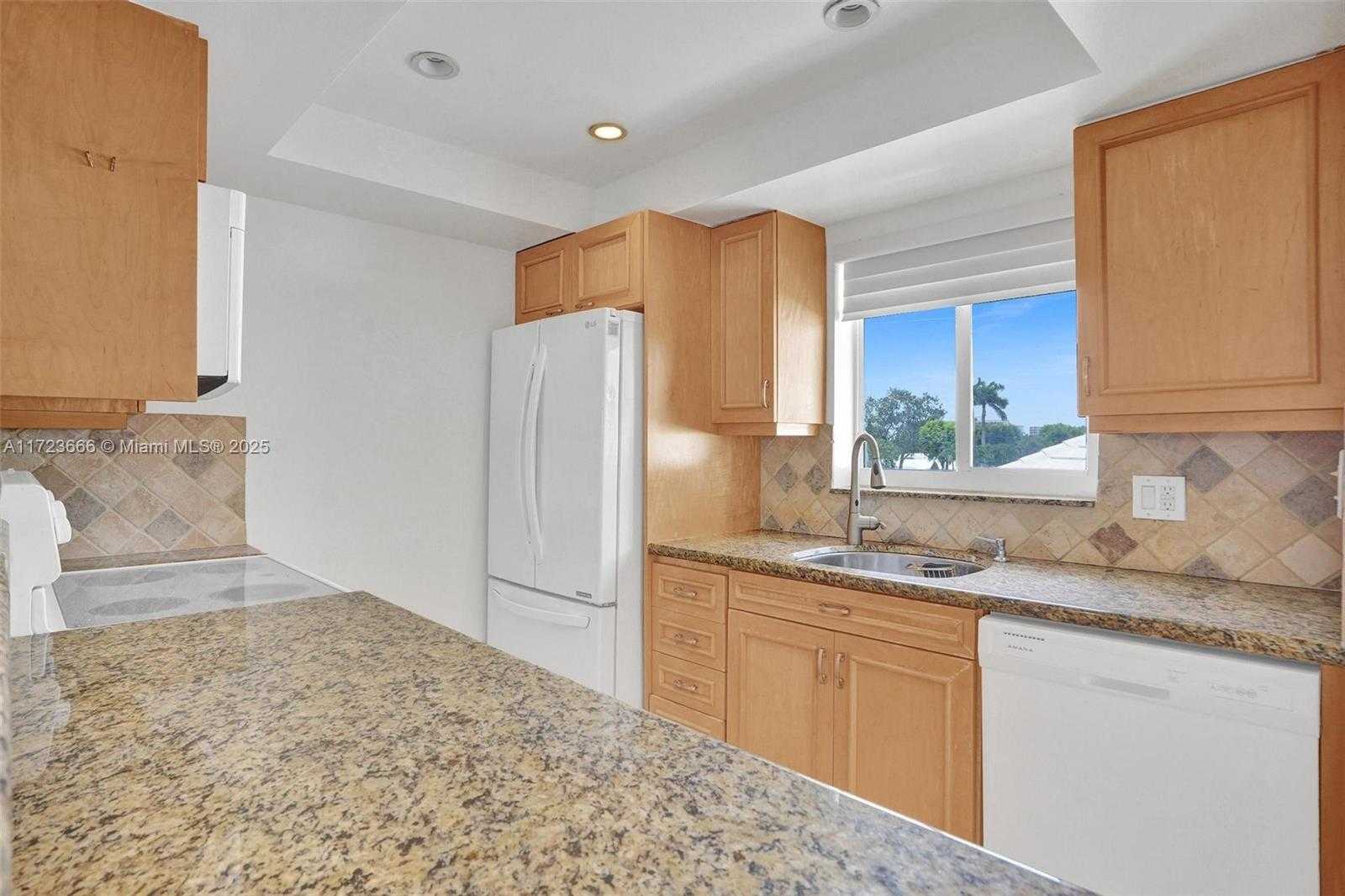 Small Image of 4848 NORTH EAST 23RD AVE #2C, Fort Lauderdale Number 16
