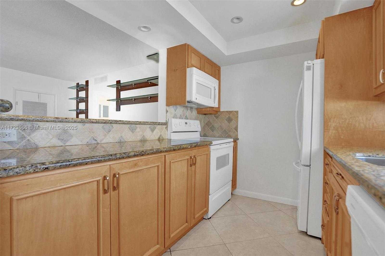 Small Image of 4848 NORTH EAST 23RD AVE #2C, Fort Lauderdale Number 18
