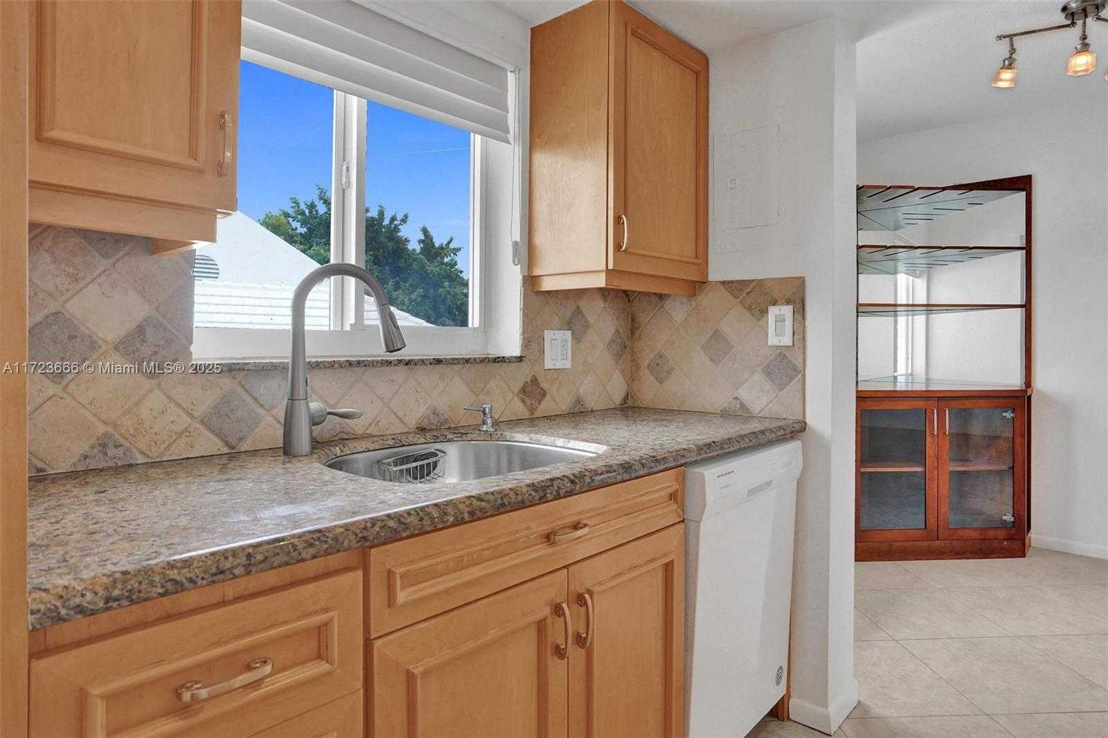Small Image of 4848 NORTH EAST 23RD AVE #2C, Fort Lauderdale Number 6